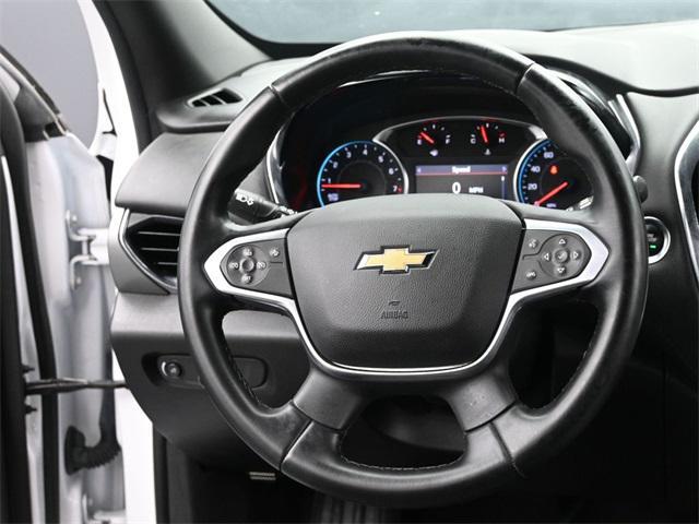 Photo of 2023 Iridescent Pearl Tricoat Chevrolet Traverse