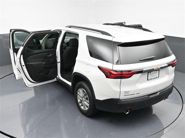 Photo of 2023 Iridescent Pearl Tricoat Chevrolet Traverse