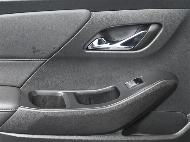 Photo of 2023 Iridescent Pearl Tricoat Chevrolet Traverse