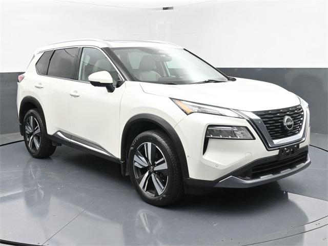 Photo of 2023 Pearl White Tricoat Nissan Rogue