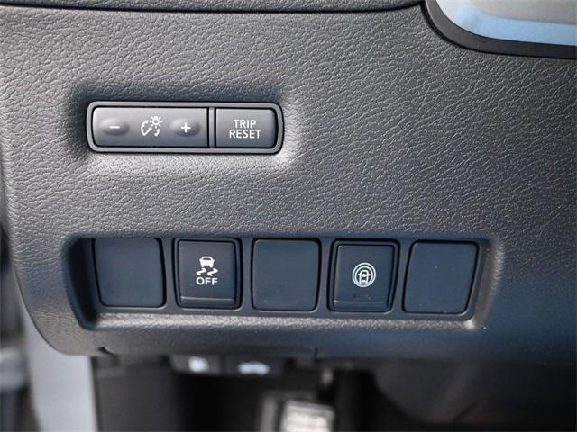 Photo of 2023 Pearl White Tricoat Nissan Rogue