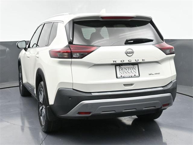 Photo of 2023 Pearl White Tricoat Nissan Rogue