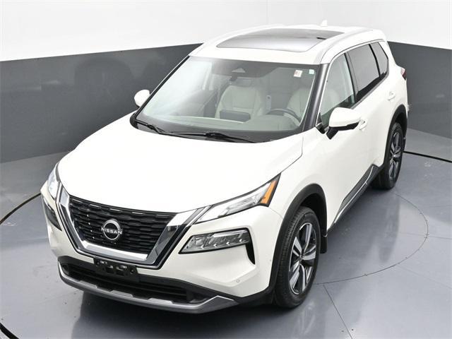 Photo of 2023 Pearl White Tricoat Nissan Rogue