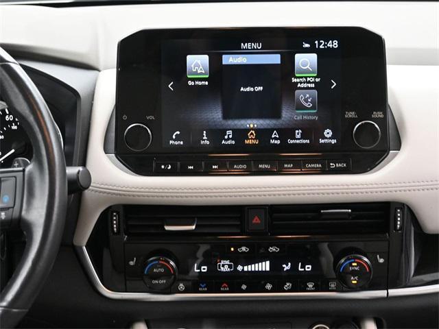 Photo of 2023 Pearl White Tricoat Nissan Rogue