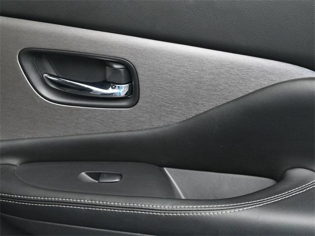 Photo of 2023 Pearl White Tricoat Nissan Rogue