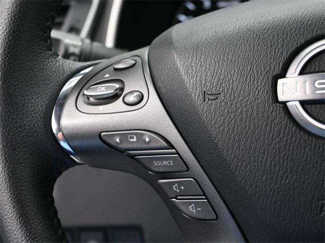 Photo of 2023 Pearl White Tricoat Nissan Rogue