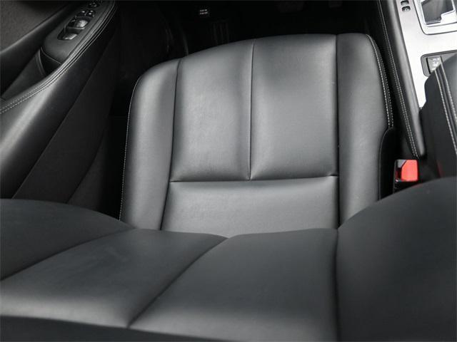 Photo of 2023 Pearl White Tricoat Nissan Rogue
