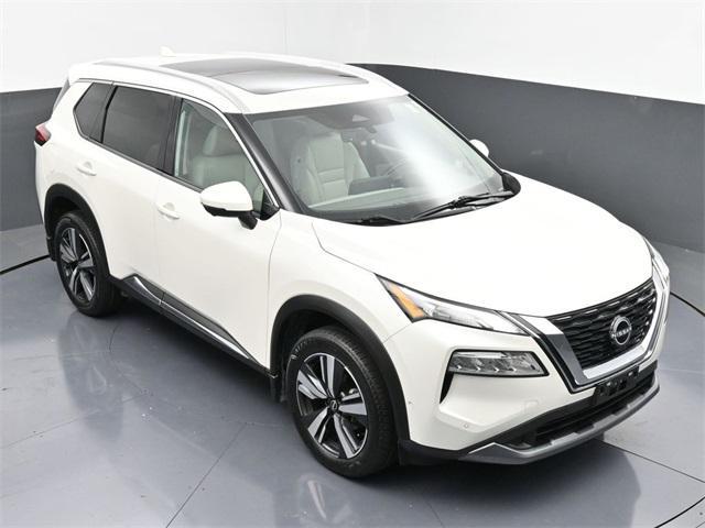 Photo of 2023 Pearl White Tricoat Nissan Rogue
