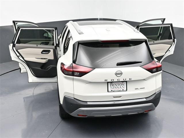 Photo of 2023 Pearl White Tricoat Nissan Rogue