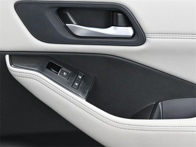 Photo of 2023 Pearl White Tricoat Nissan Rogue