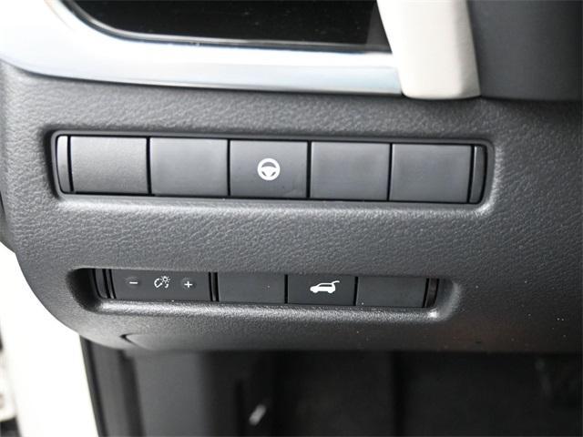 Photo of 2023 Pearl White Tricoat Nissan Rogue