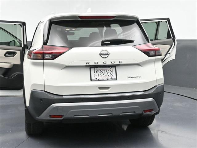 Photo of 2023 Pearl White Tricoat Nissan Rogue