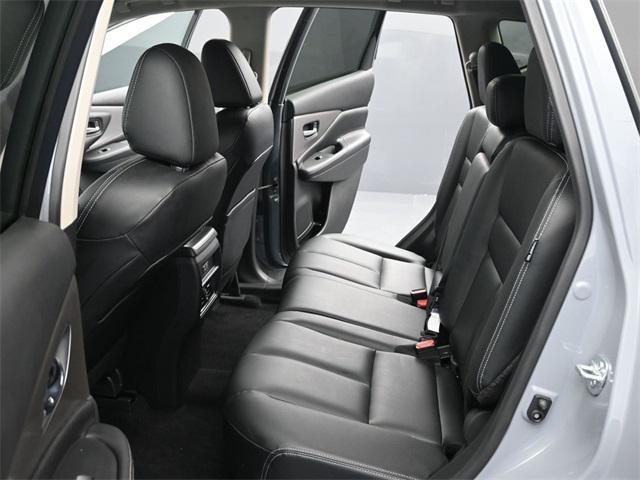 Photo of 2023 Pearl White Tricoat Nissan Rogue
