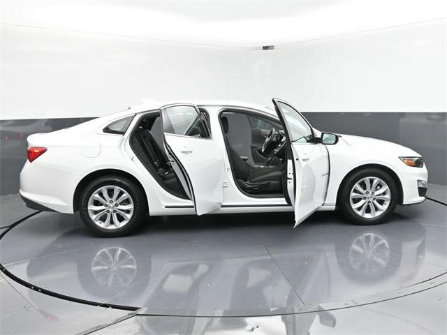 Photo of 2024 Summit White Chevrolet Malibu