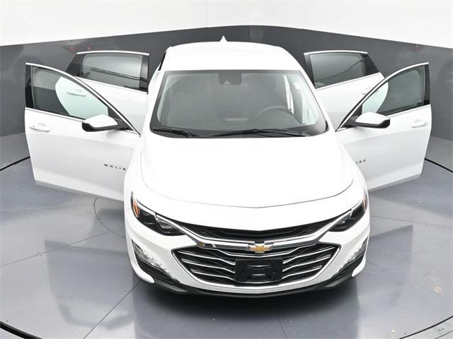 Photo of 2024 Summit White Chevrolet Malibu