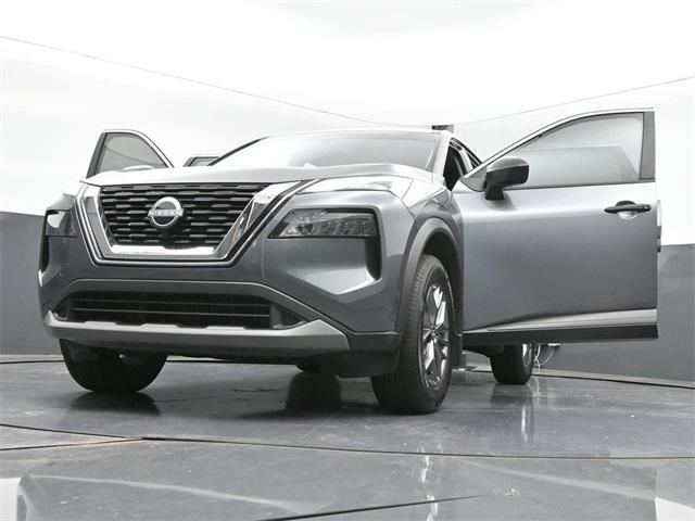 Photo of 2023 Gun Metallic Nissan Rogue