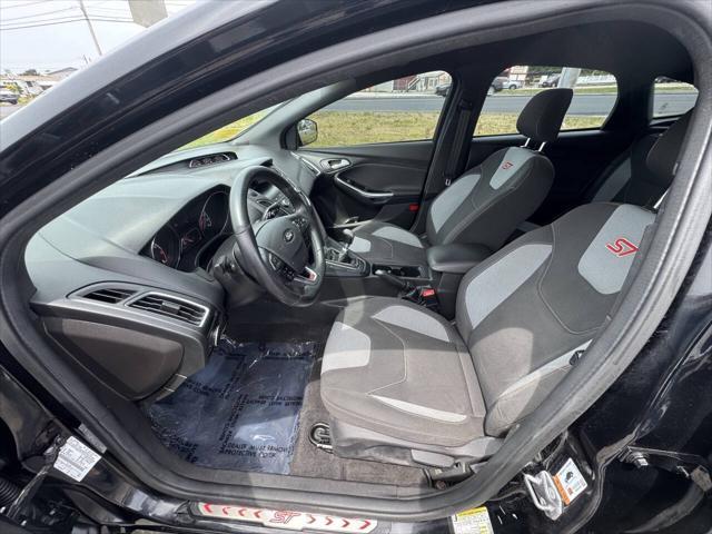Photo of 2018 Shadow Black Ford Focus ST