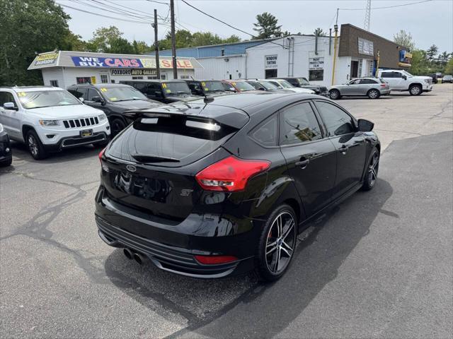 Photo of 2018 Shadow Black Ford Focus ST
