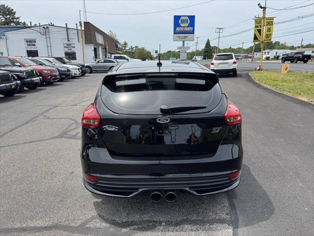 Photo of 2018 Shadow Black Ford Focus ST