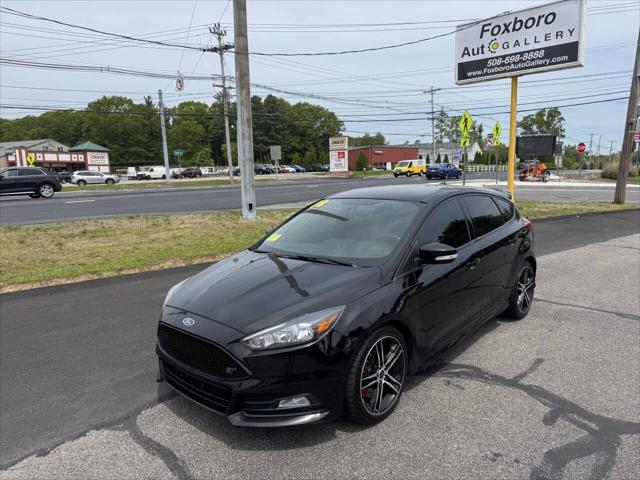 Photo of 2018 Shadow Black Ford Focus ST
