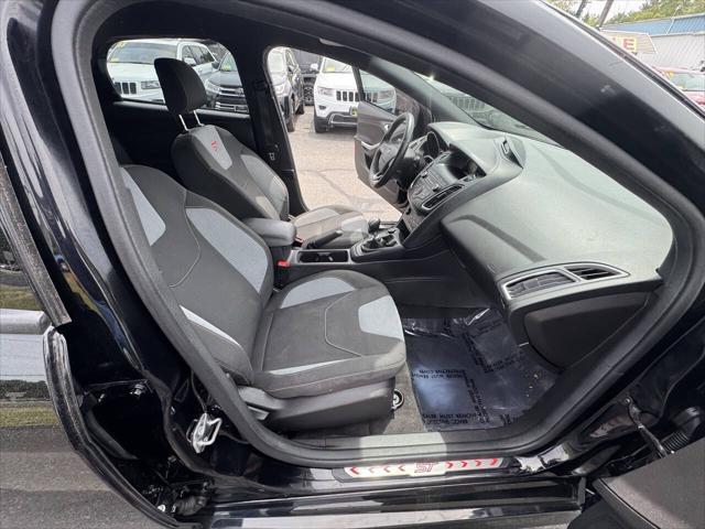 Photo of 2018 Shadow Black Ford Focus ST