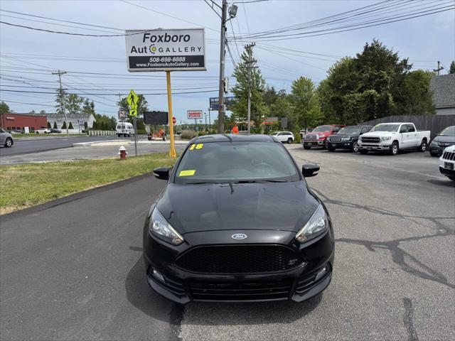 Photo of 2018 Shadow Black Ford Focus ST