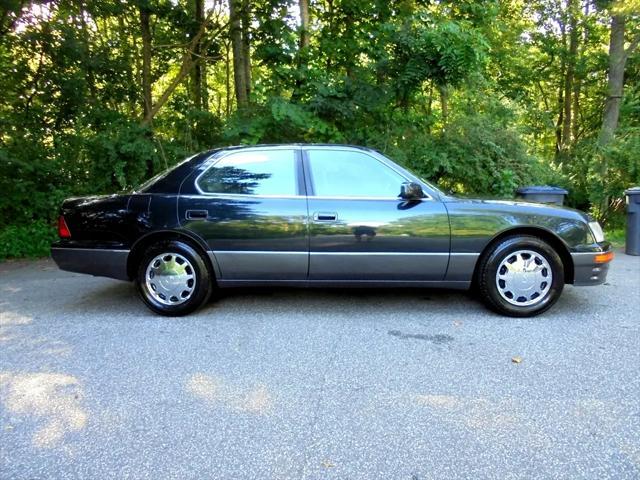 Photo of 1997 Ebony Teal Pearl Lexus LS 400