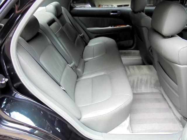 Photo of 1997 Ebony Teal Pearl Lexus LS 400