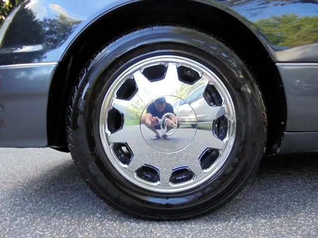 Photo of 1997 Ebony Teal Pearl Lexus LS 400