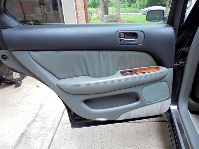 Photo of 1997 Ebony Teal Pearl Lexus LS 400