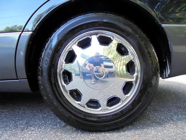 Photo of 1997 Ebony Teal Pearl Lexus LS 400
