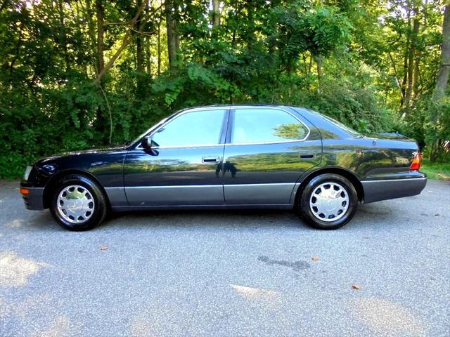 Photo of 1997 Ebony Teal Pearl Lexus LS 400