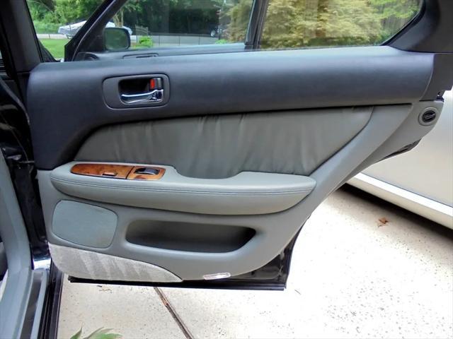 Photo of 1997 Ebony Teal Pearl Lexus LS 400