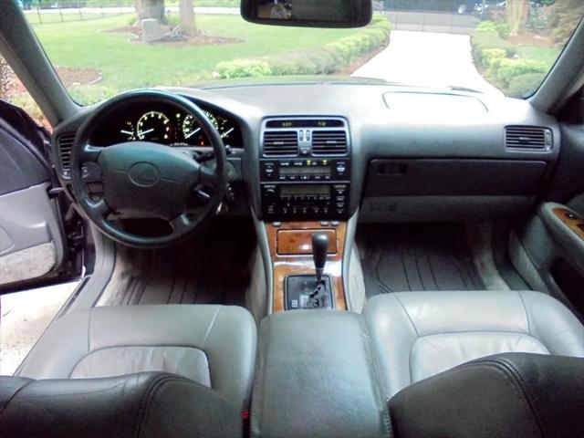 Photo of 1997 Ebony Teal Pearl Lexus LS 400