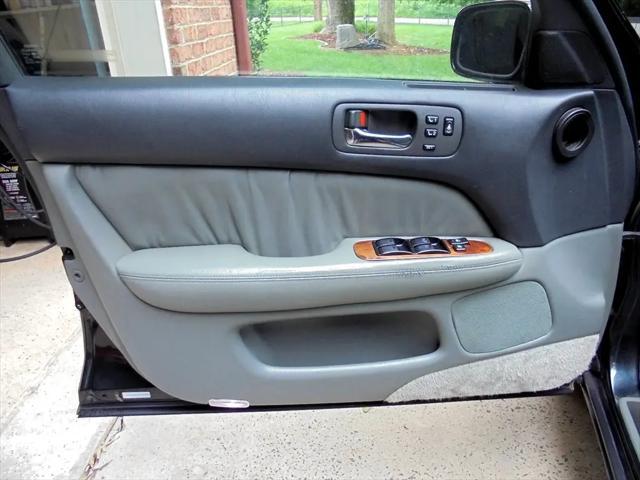 Photo of 1997 Ebony Teal Pearl Lexus LS 400