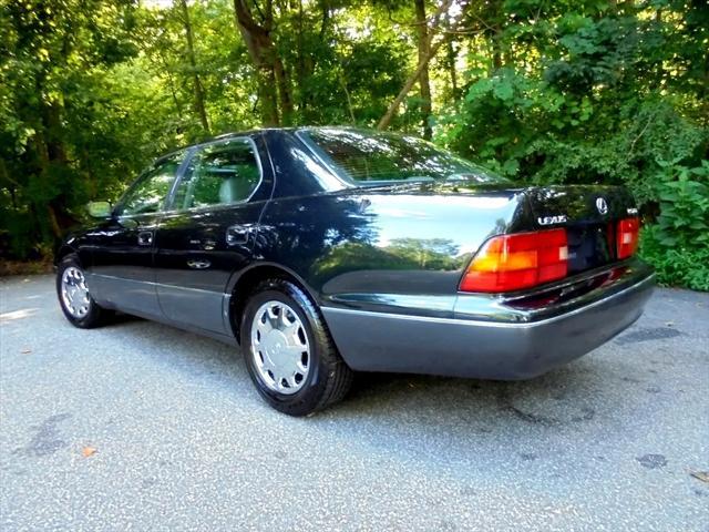 Photo of 1997 Ebony Teal Pearl Lexus LS 400