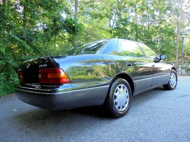 Photo of 1997 Ebony Teal Pearl Lexus LS 400