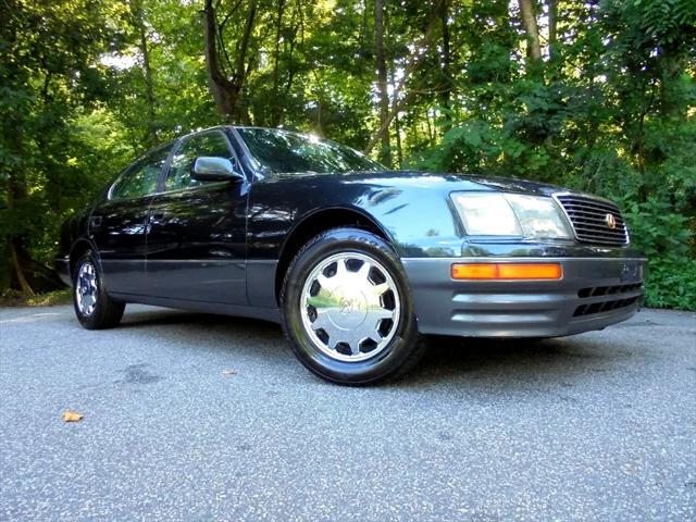 Photo of 1997 Ebony Teal Pearl Lexus LS 400