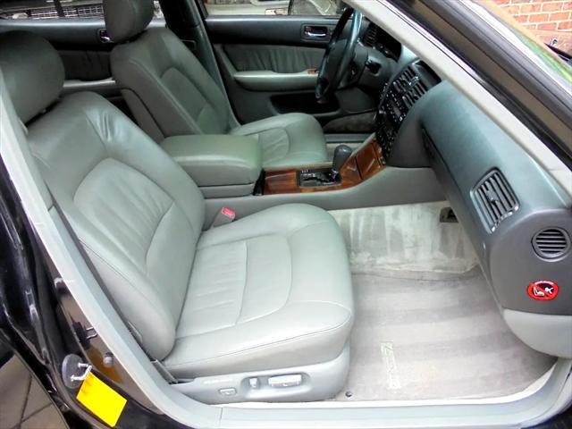 Photo of 1997 Ebony Teal Pearl Lexus LS 400