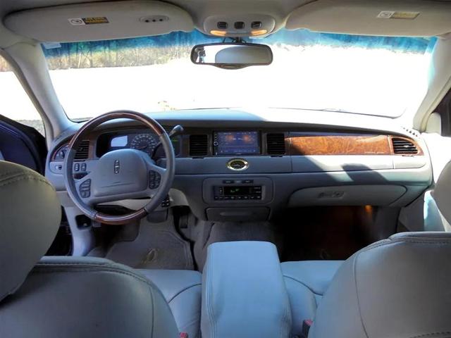 Photo of 2002 Black Clearcoat Lincoln Town Car