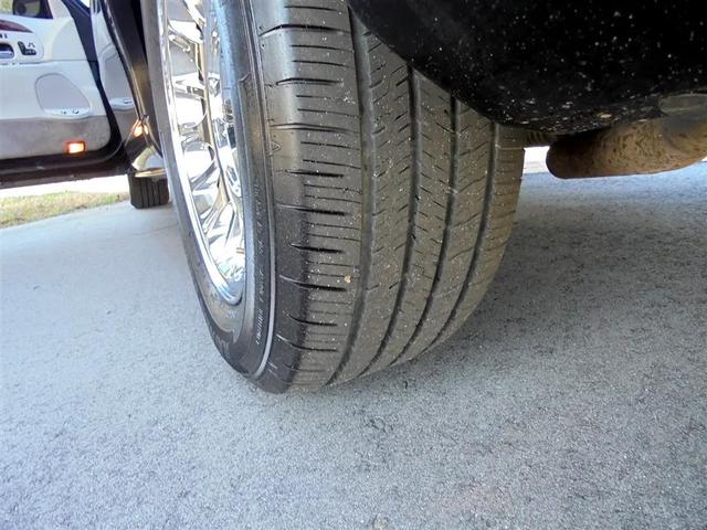 Photo of 2002 Black Clearcoat Lincoln Town Car