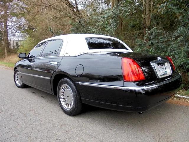 Photo of 2002 Black Clearcoat Lincoln Town Car