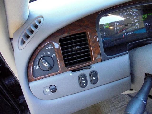 Photo of 2002 Black Clearcoat Lincoln Town Car