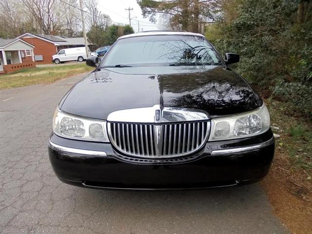 Photo of 2002 Black Clearcoat Lincoln Town Car