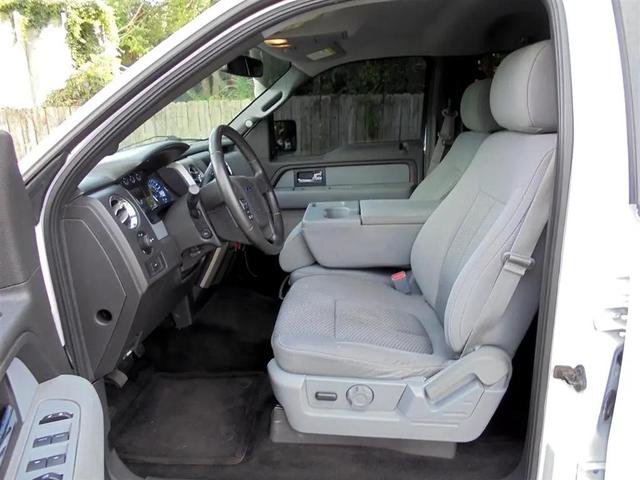 Photo of 2014 Oxford White Ford F-150