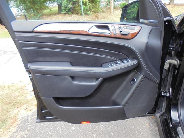 Photo of 2015 Black Mercedes-Benz M-Class