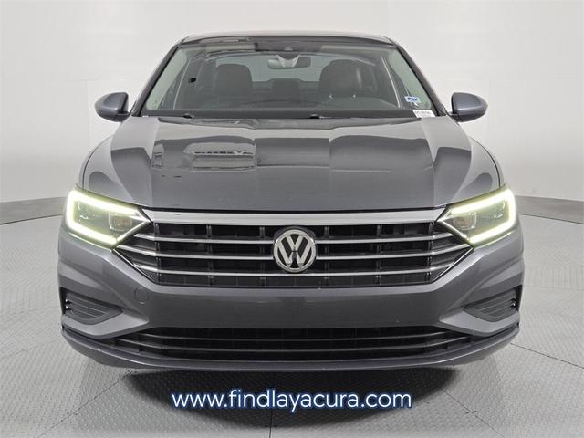 Photo of 2019 Platinum Gray Metallic Volkswagen Jetta