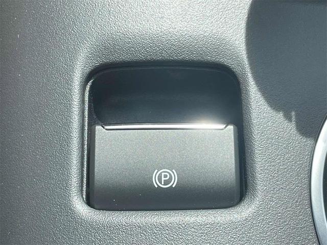 Photo of 2025 Oxford White Ford Mustang