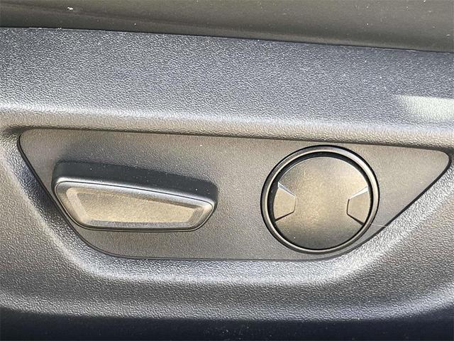 Photo of 2025 Oxford White Ford Mustang