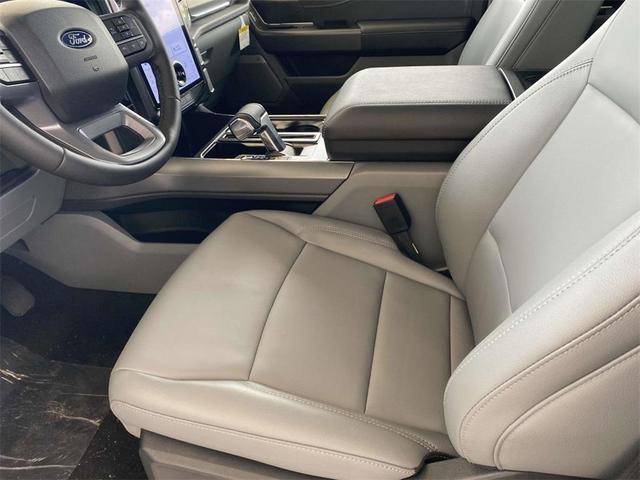 Photo of 2025 Oxford White Ford F-150 Lightning
